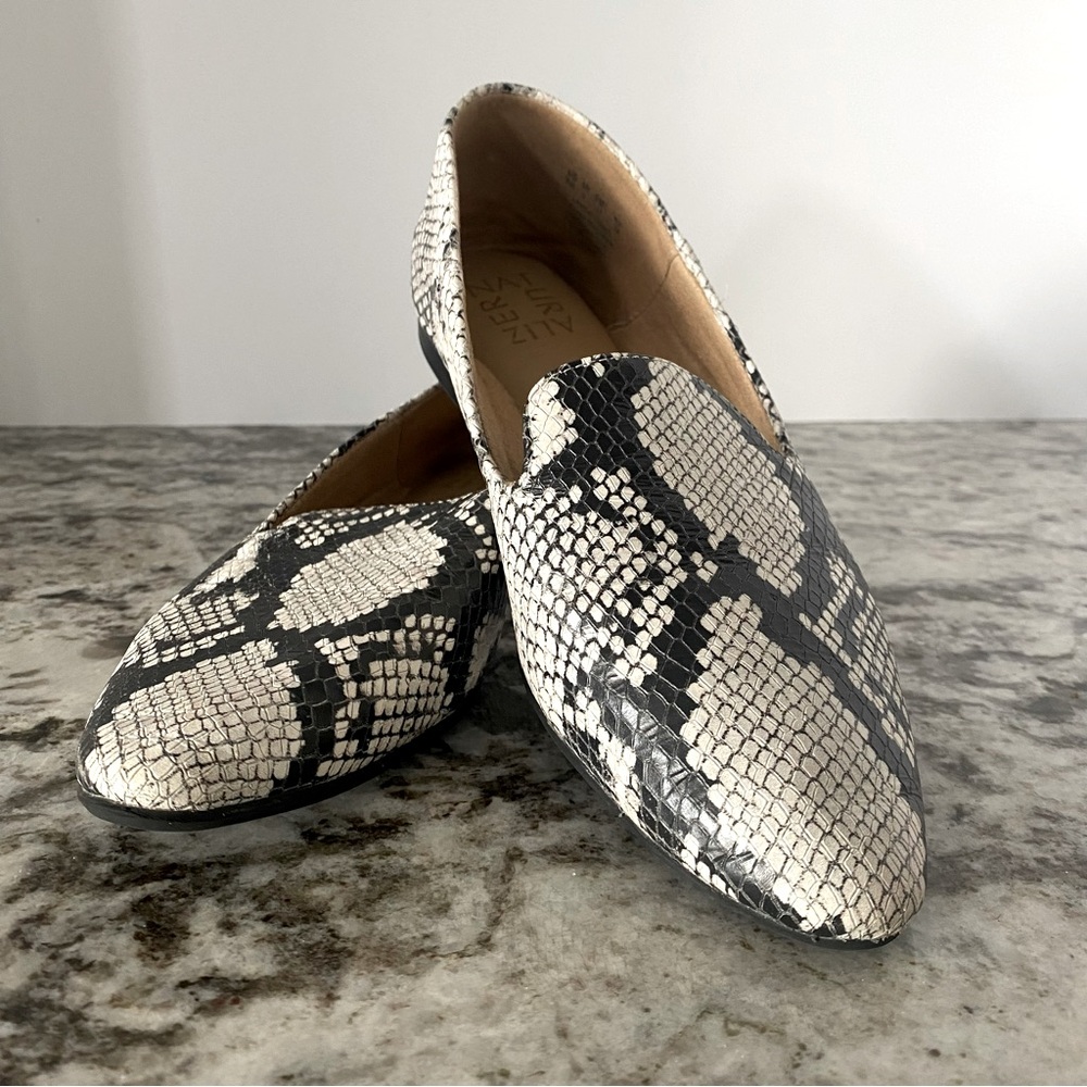 Naturalizer Snakeskin Patterned Women's Flats